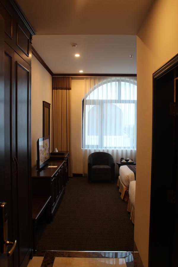 Hai Yen Luxury Hotel Cam Pha Esterno foto